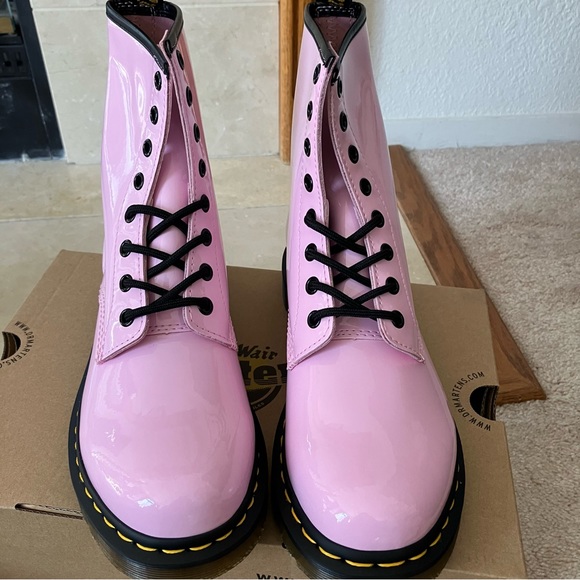 DR MARTENS 1460 W Patent Leather Lace Up Boots in Pale Pink Women's 9 NIB - Picture 12 of 16